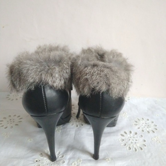 Yves Saint Laurent Black Ankle Boots with Gray Fur Trim - Picture 4 of 5